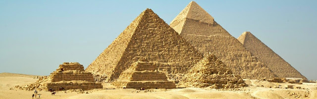 Due poli di telai del Fato: Giza delle Piramidi e Pechino. A cura di Gaetano Barbella (Prima parte)